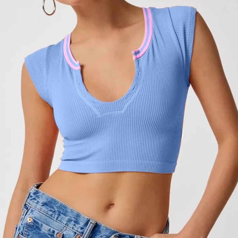 Urban Outfitters Blue Crop Top with Pink Trim - lightly used basically new